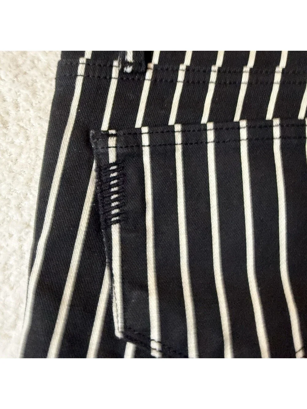PAIGE Skyline Ankle Peg Women’s Shorts Size 26 Black White Striped Stretch USA